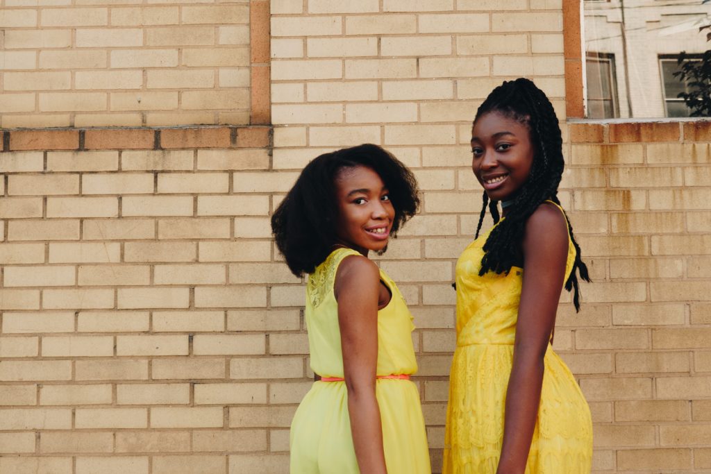 deux adolescentes afro